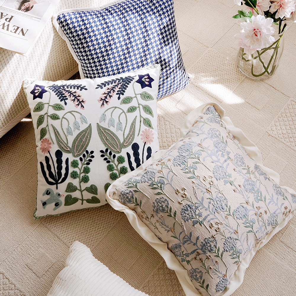 繊細なボタニカル刺繍クッションデコ枕